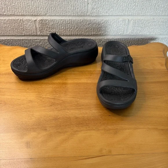 Skechers FOAMIES Black Women's 6 Arch Fit Ascend Sweat Pea Slides Sandals - Picture 1 of 11